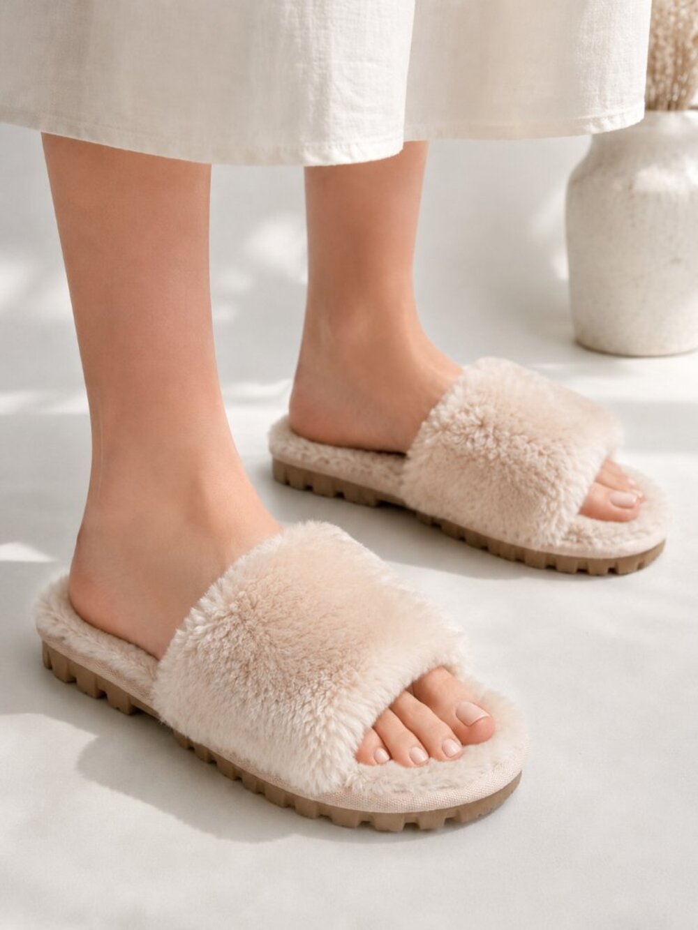 Cushionaire Cozy Mushi Cream Soft Faux Fur Slippers Memory Foam  Sz.8